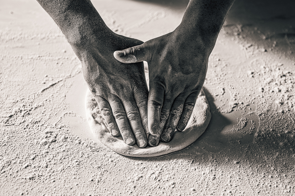 Via Napoli Spreading Pizza Dough